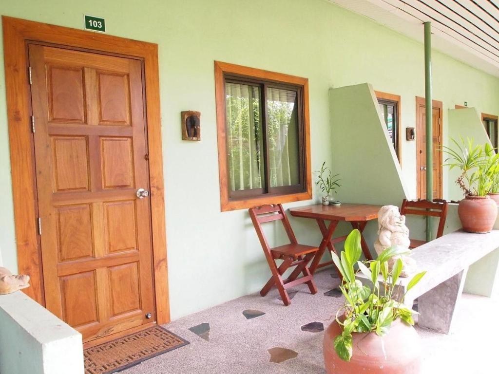 Hotel Baan Sala Lung Dam
